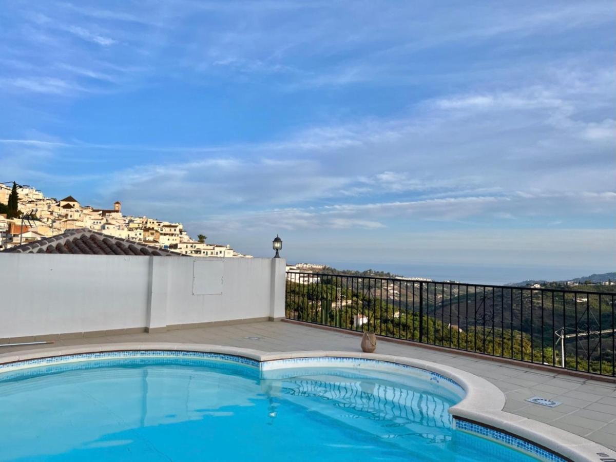 Casa La Aguanosa Con Piscina Y Vistas Al Mar Lejlighed Frigiliana Eksteriør billede